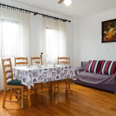 Apartment Vera - Mlk325 By Interhome *