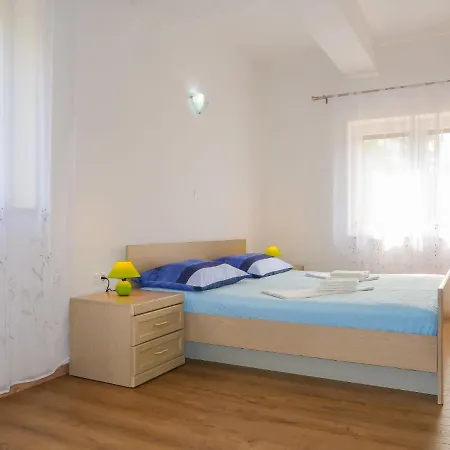 Apartment Vera - Mlk325 By Interhome *